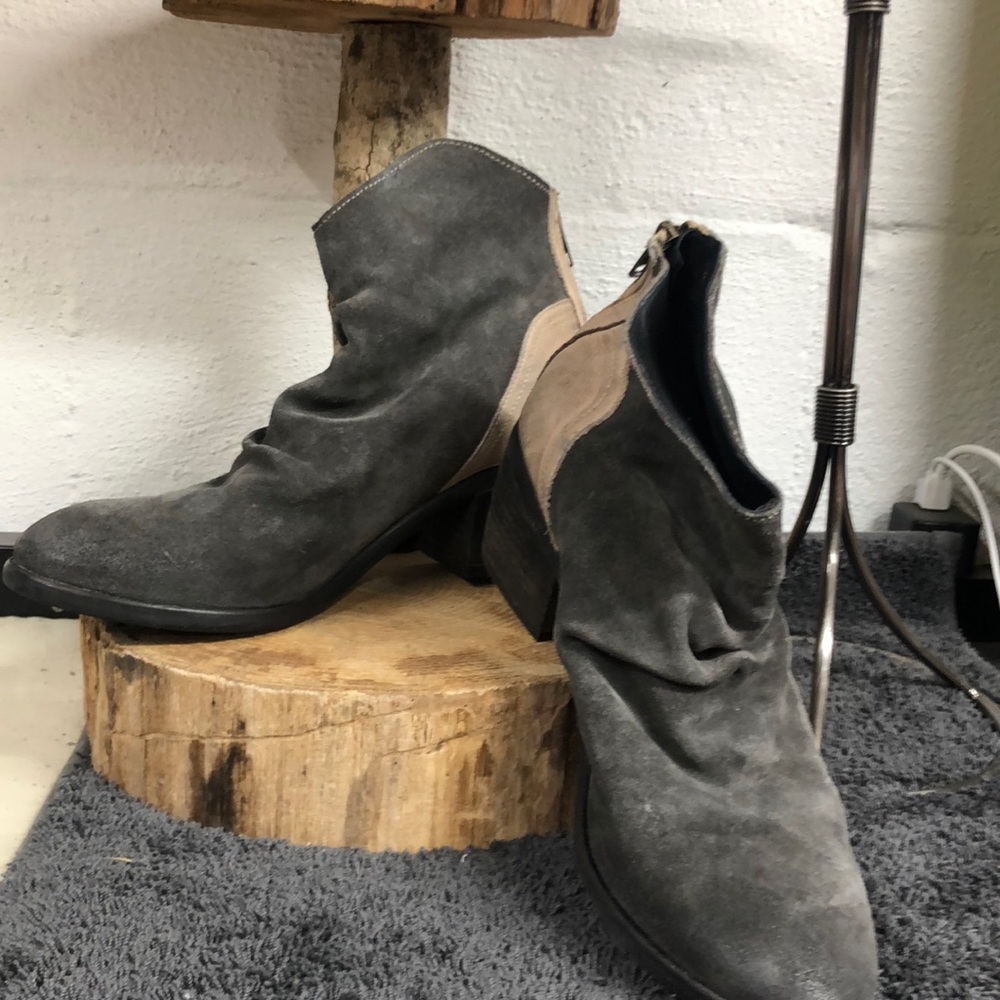 Rebels two tone leather ankle‎ boots size 9